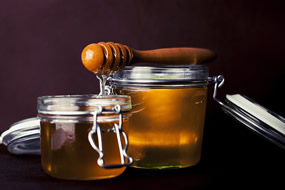 Tarro de miel, un producto del que recientemente se ha modificado su Norma de Calidad. Legislación Alimentaria