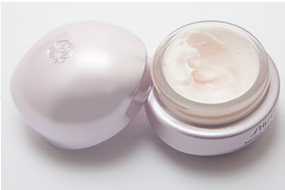 Envase de crema cosmética, uno de los productos más utilizados, según el estudio de mercado para la innovación de AINIAFORWARD